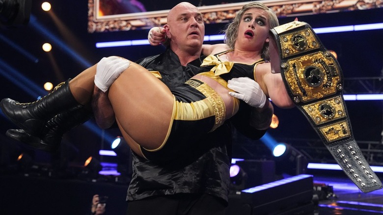 "Timeless" Toni Storm carried away by Luther while still holding her title at AEW Dynasty